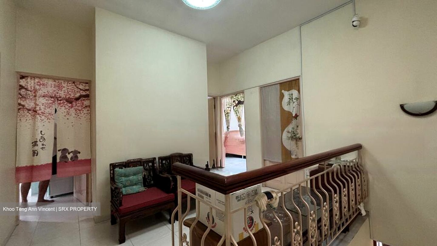 Charlton 18 (D19), Terrace #440241031